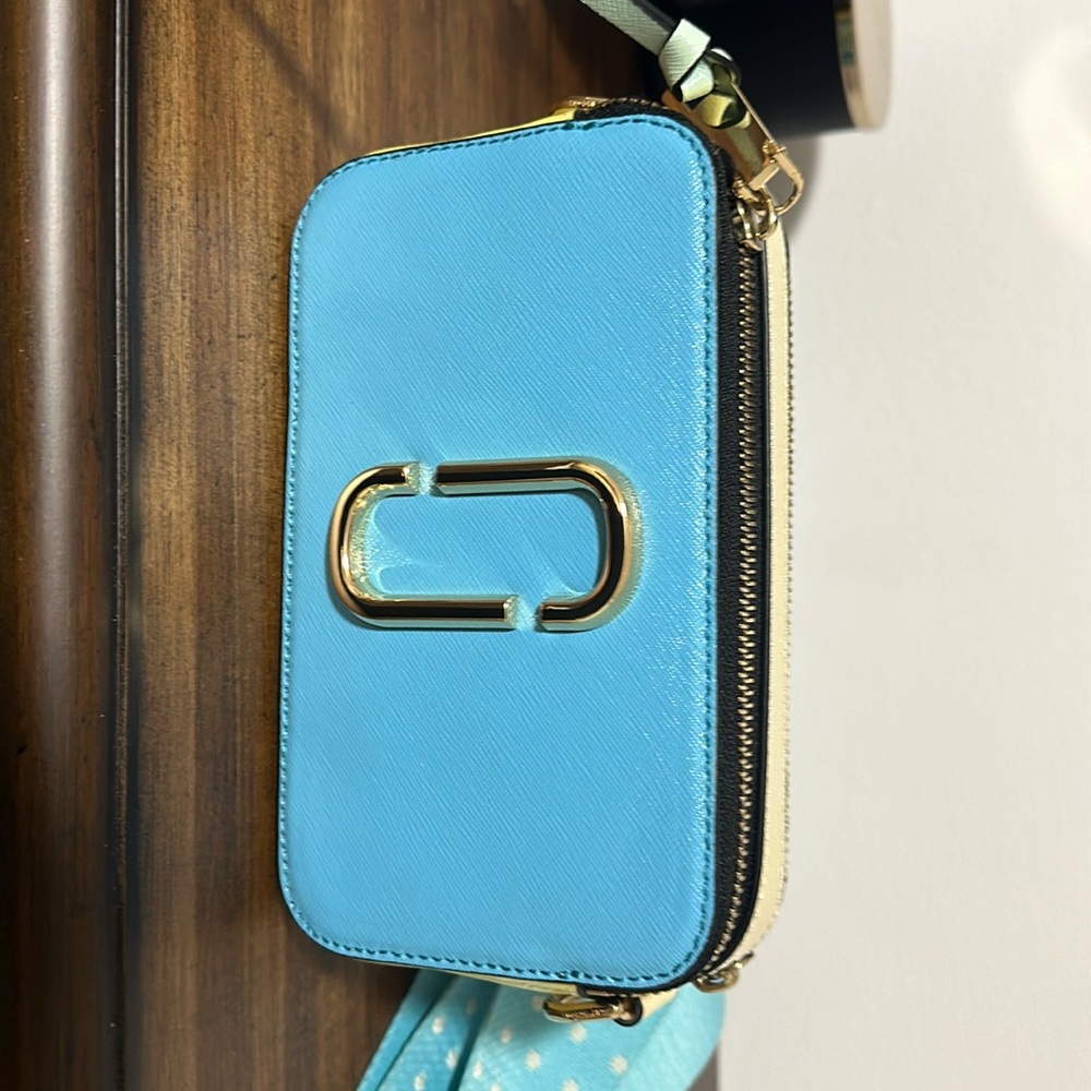 New with out tags come with dust bag